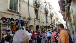 ウンベルト通りは優雅な散策とショッピング♪