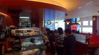 店内がやや狭いです