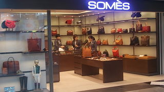 革製品のアンテナショップとなっています