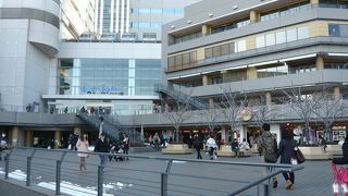 クイーンズスクエアのオープンスペース