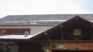 雪を被った珍しいらしい合掌家屋、土雛祭りに遭遇