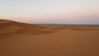 サハラ砂漠のメルズーガ大砂丘