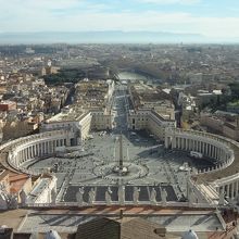 クーポラの頂上からのサン・ピエトロ広場