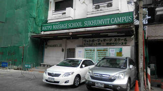 １年ぶりに来たら玄関ドアの工事中