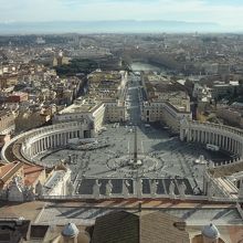 クーポラから見下ろすとこんな感じです（日曜朝）