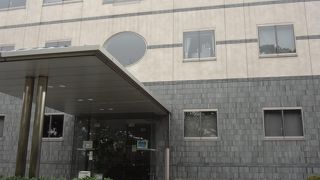 皇室関係の貴重な図書等や陵墓を管理している場所です