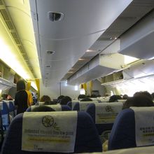 3-4-3のシート設定。後方は2-4-2。