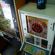 駄菓子と10円ゲーム機で昔を懐かしめる店