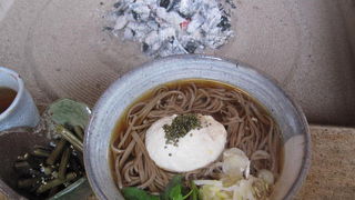 ランチでも囲炉裏に火を！