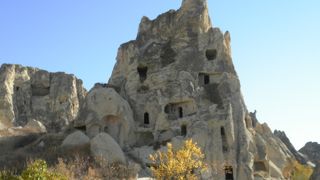 洞窟教会の中が狭く混雑期はゆっくり見れない