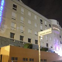 周りにはスーパーなどもありました。