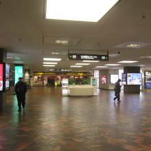 インフォメーション・カウンターには綺麗なお姉さん