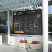 改めて、この入口から地下に向かいます