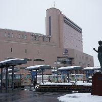 駅前広場に面したホテルです