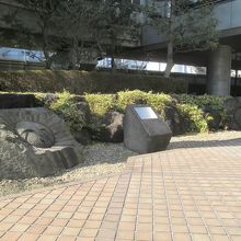 「竹芝通り」にも、似たような像があったかな