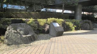 何故、こんな目立たない場所に…