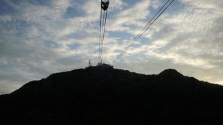 登るのは、ロープウェーで