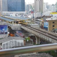 部屋からの眺め、プロンポン駅です。