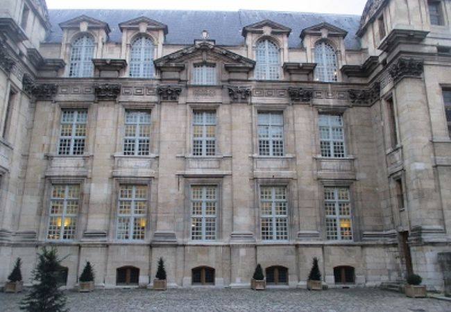 パリ市歴史図書館