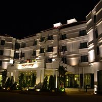 大きな通りに面しています