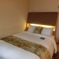 部屋の中にドーンとベット。狭い（泣）