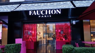 マドレーヌ教会のうらにあります。