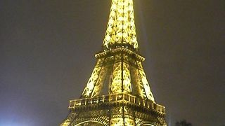 夜のエッフェル塔は幻想的でした