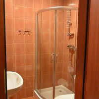 真新しく、快適なバスルーム。バスタブ付きのお部屋はないらしい