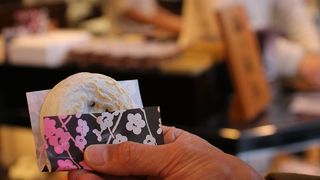 大人気 梅が枝餅屋