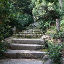 神社へといたる階段