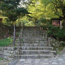 公園の入り口です