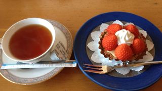 海沿いの苺がおすすめのケーキ屋さん