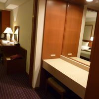 バスルーム前に化粧デスク