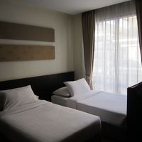 ツインベット　ベットルームにも液晶テレビが