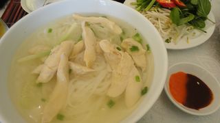 買い物ついでに寄れるキレイなベトナム料理屋さん