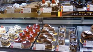 なかなか魅力的なケーキをいつも販売しています。