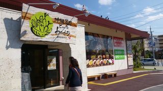 沖縄の新鮮な野菜を使った料理です