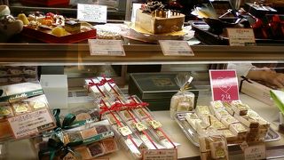 貴重なフランス菓子がそろいます。