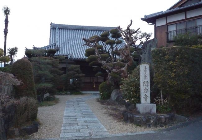 古い住宅街にあるお寺