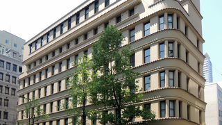 築90年近いのに美しいモダンビル