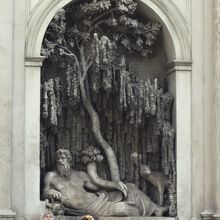 4つの噴水の中の1つ。想像よりもかなり大きな規模でした。