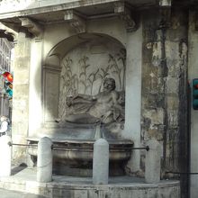 周囲に歩道なし..