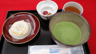 太宰府の近くで梅ヶ枝餅とお茶で休憩タイム。