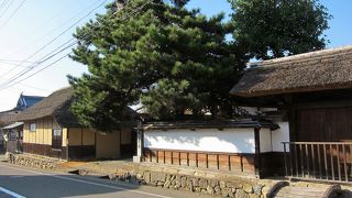 戊辰戦争当時の弾痕や刀傷に想いをはせる～。