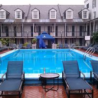 中庭にプール。（３階にあります）