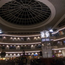 ここの下で多くの旅人が寝ています（笑）