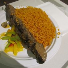 クスクスと羊のブロシェット　２６１０円　肉が硬くて食べれなか