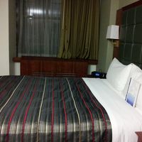 綺麗で広いベッドルーム