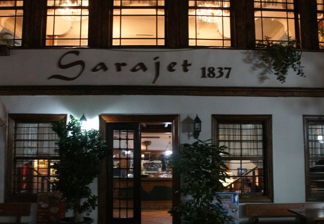 Tiranaで最も確実な地元料理レストラン