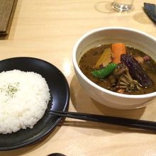 ライスとチキンスープカレー